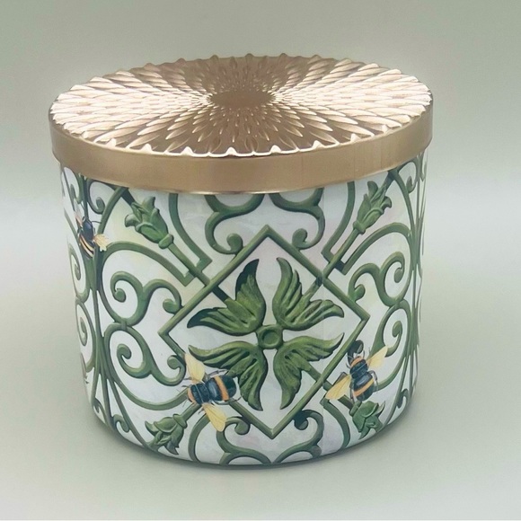 Bath & Body Works 🐝 Backyard Honeysuckle 🐝 3 Wick Candle 14.5 oz ~ New In Box - Picture 3 of 8